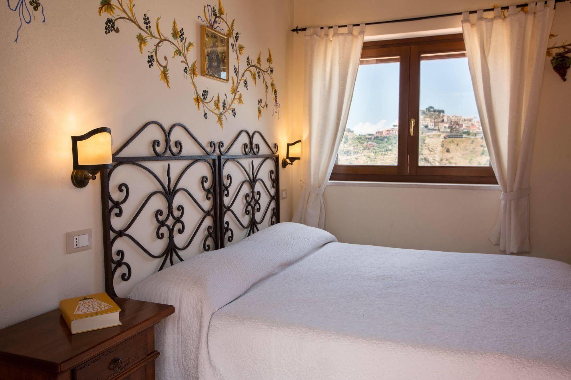 Hotel Il Casale Di Caterina Taormina Exterior foto